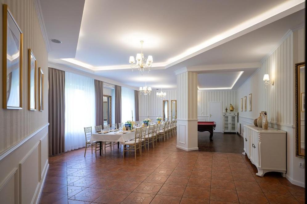 Hotel Lord Debica Eksteriør bilde
