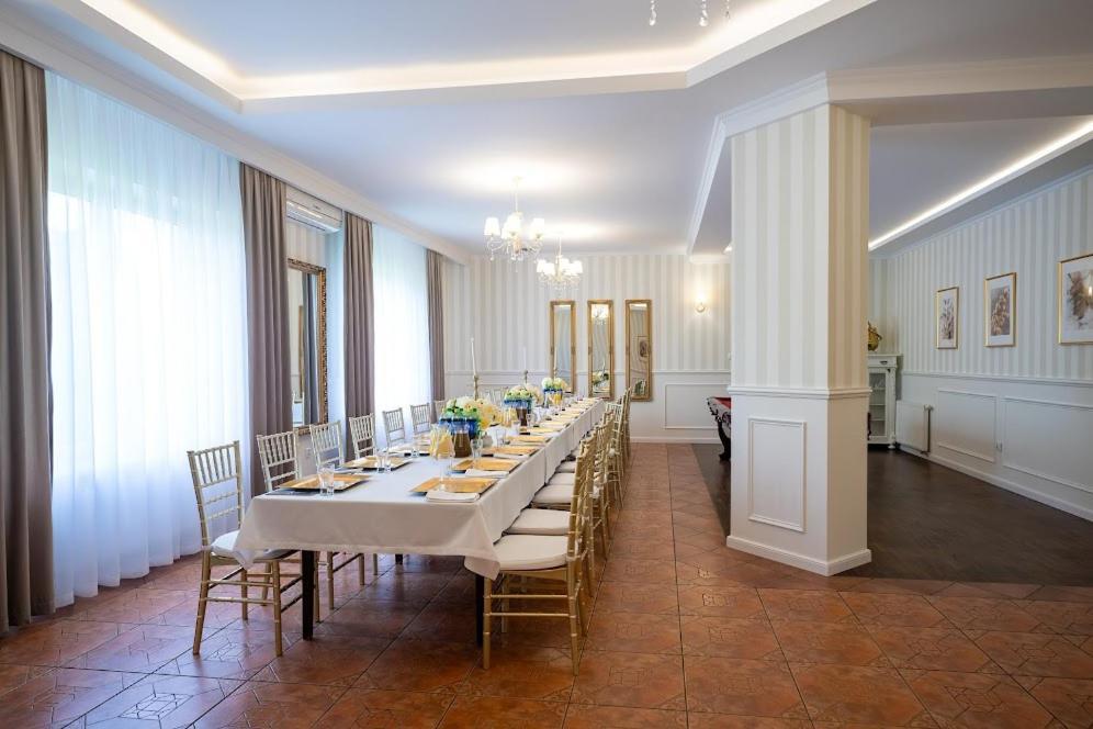 Hotel Lord Debica Eksteriør bilde