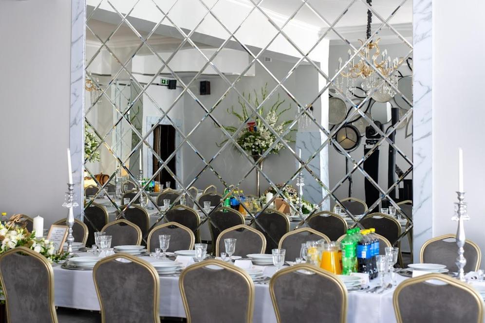 Hotel Lord Debica Eksteriør bilde