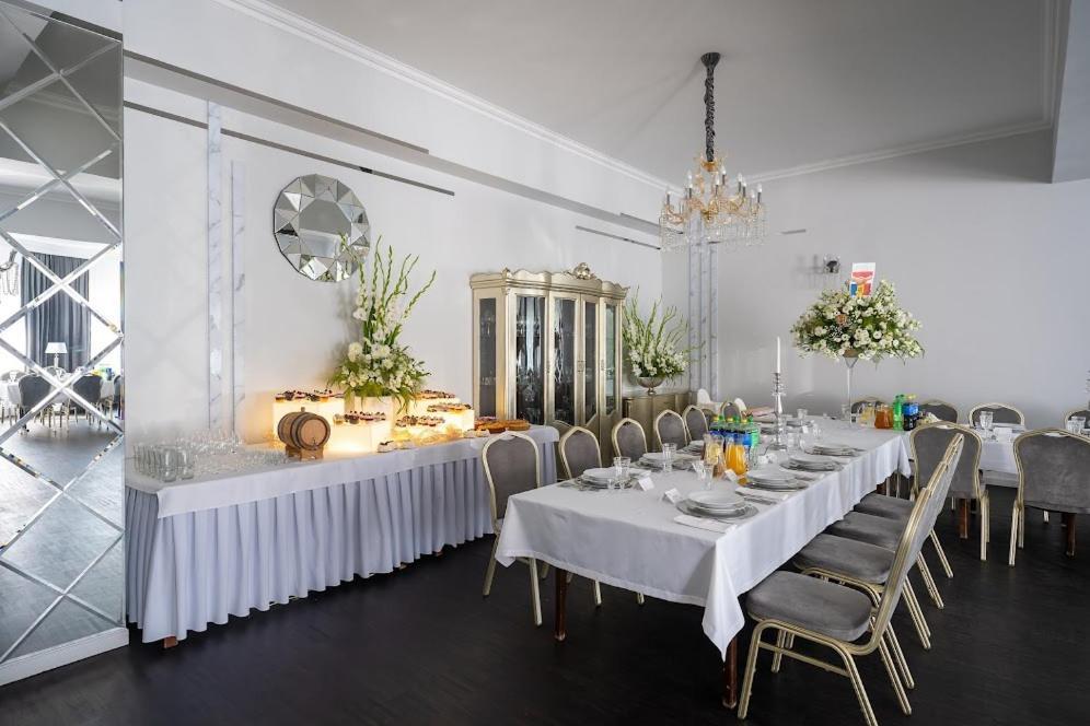 Hotel Lord Debica Eksteriør bilde
