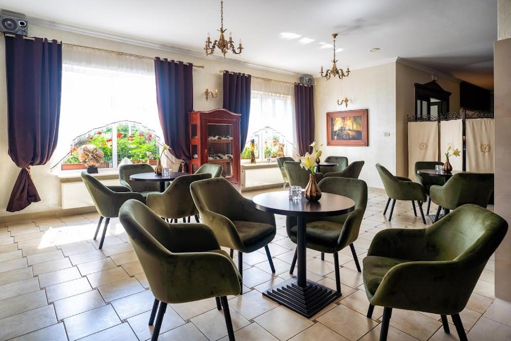 Hotel Lord Debica Eksteriør bilde